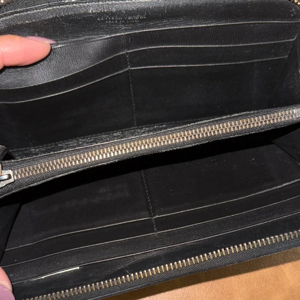 Bottega Veneta Intrecciato black leather long zip-around wallet no chain